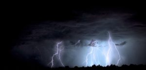 2025.07.27. Vasárnapra is narancssárga figyelmeztetés zivatarra